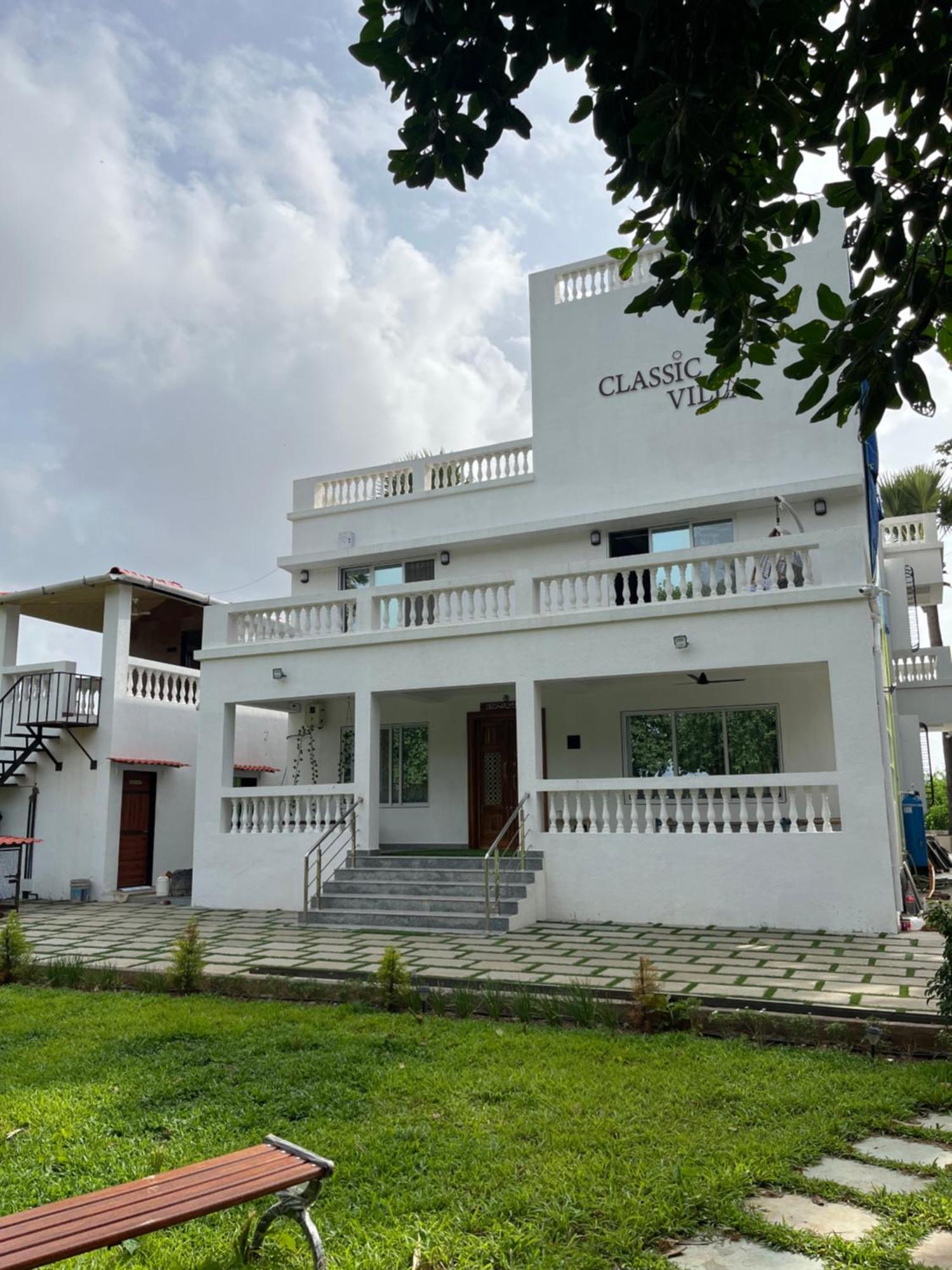 Classic Villa Pālghar Exteriér fotografie